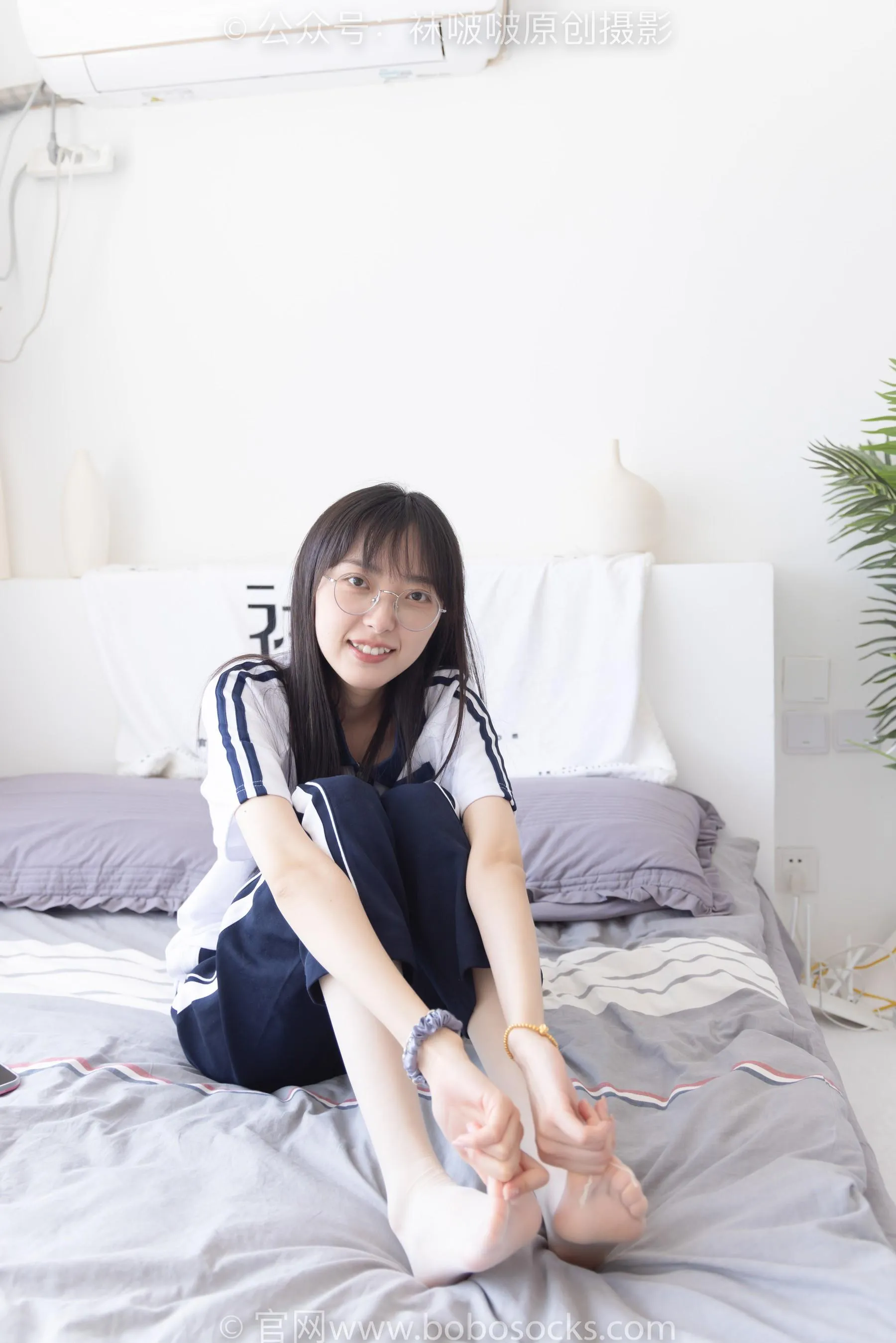 [BoBoSocks袜啵啵]NO.207 稚予-aj板鞋、白棉袜、油亮白丝、校服裤里丝 [87P]插图5